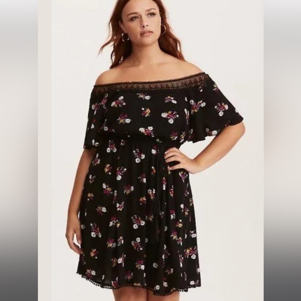 EUC Torrid 2 black floral off shoulder midi dress